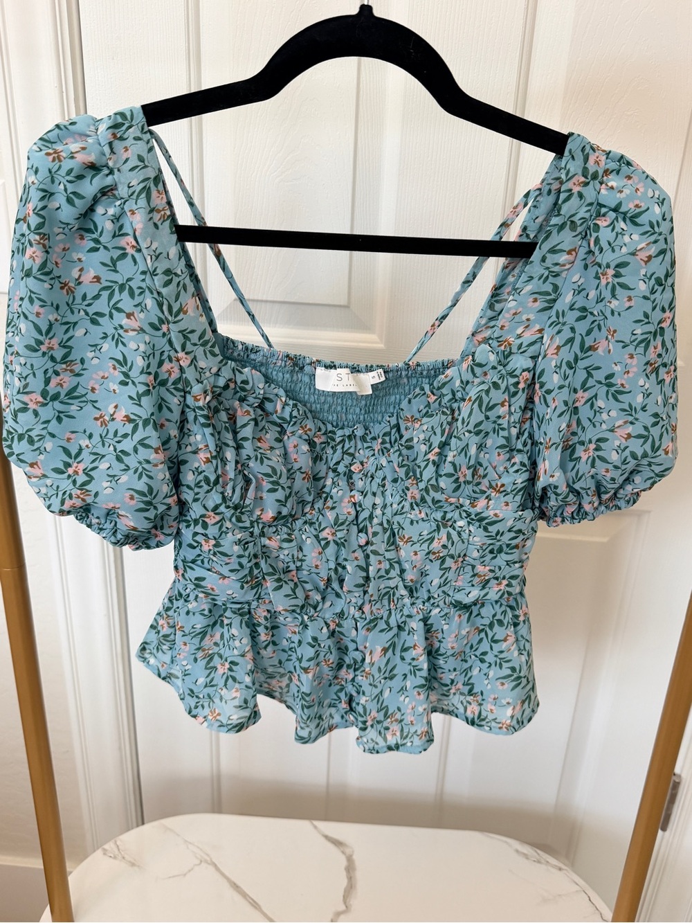 ASTR Smocked Puff Sleeve Floral Crop Top - Blue